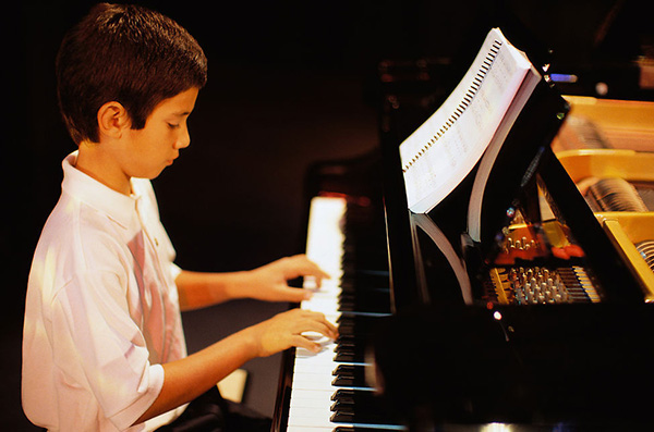 小孩子学习手卷钢琴有哪些好处？