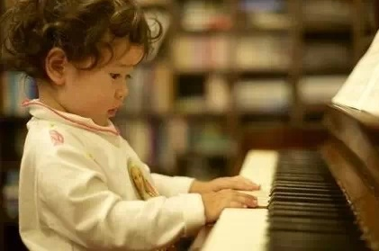 孩子们手卷钢琴学习过程中的常见问题